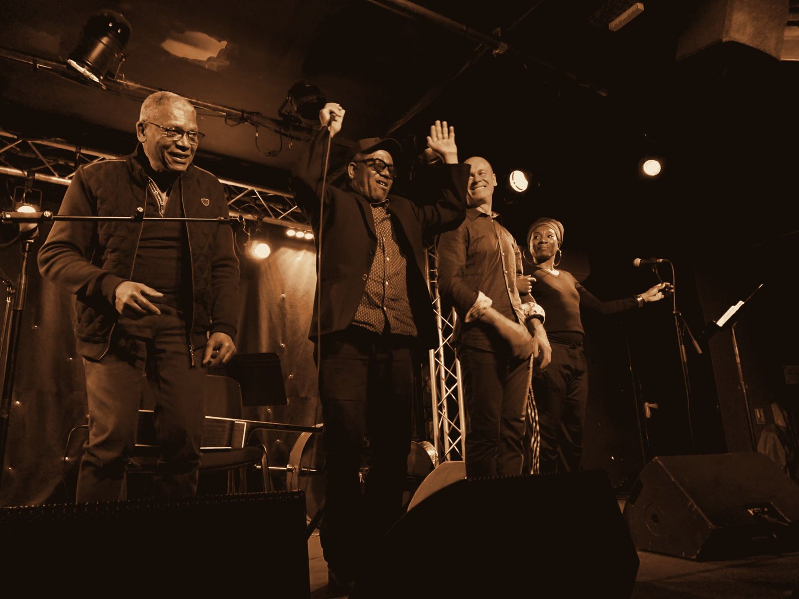 Le quartet salue le public